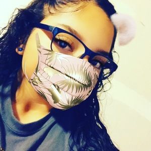 Meet your Posher, Thalia